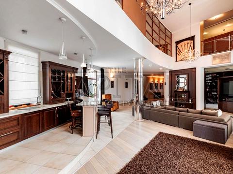 будинок за адресою Небесної Сотні вул. (Паризької Комуни)