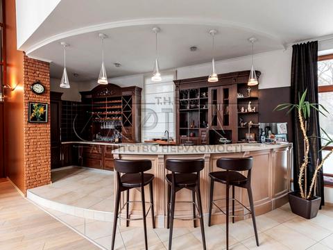 будинок за адресою Небесної Сотні вул. (Паризької Комуни)