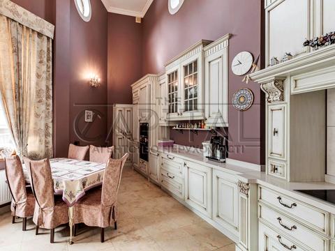 будинок за адресою Небесної Сотні вул. (Паризької Комуни)