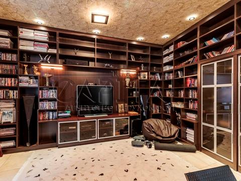 будинок за адресою Небесної Сотні вул. (Паризької Комуни)