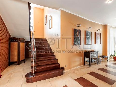 будинок за адресою Небесної Сотні вул. (Паризької Комуни)