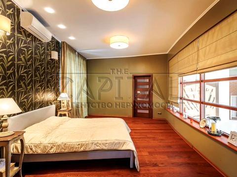 будинок за адресою Небесної Сотні вул. (Паризької Комуни)