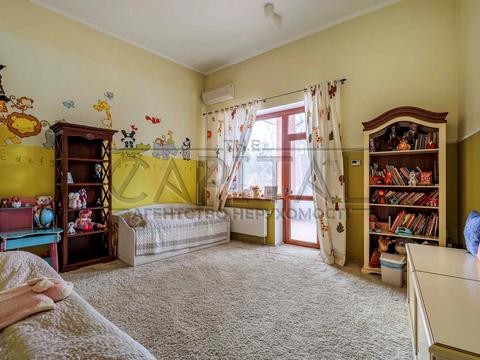 будинок за адресою Небесної Сотні вул. (Паризької Комуни)