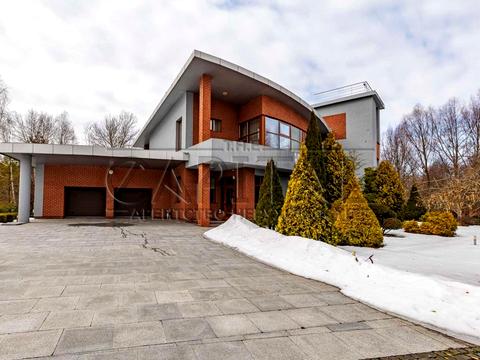 будинок за адресою Небесної Сотні вул. (Паризької Комуни)