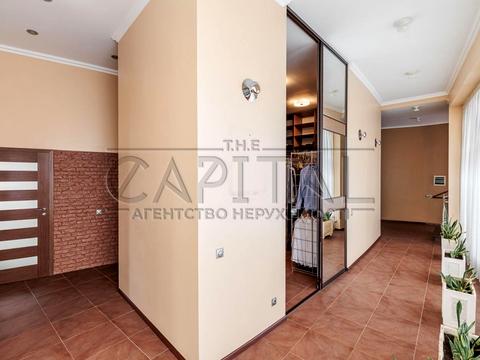 будинок за адресою Небесної Сотні вул. (Паризької Комуни)