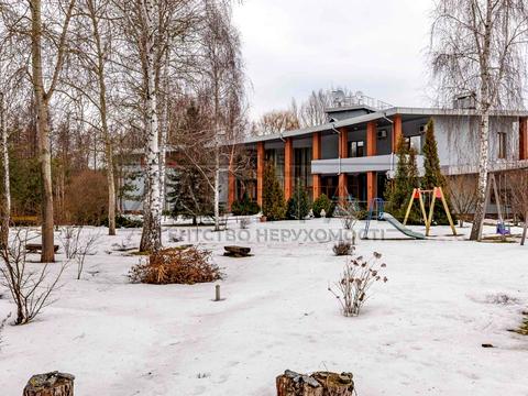 будинок за адресою Небесної Сотні вул. (Паризької Комуни)