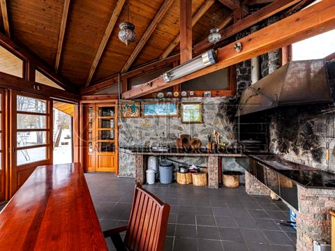 будинок за адресою Небесної Сотні вул. (Паризької Комуни)