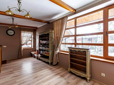 будинок за адресою Небесної Сотні вул. (Паризької Комуни)