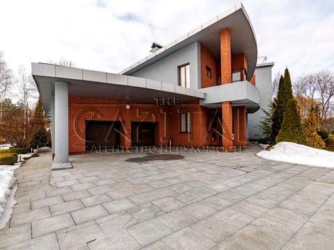 будинок за адресою Небесної Сотні вул. (Паризької Комуни)