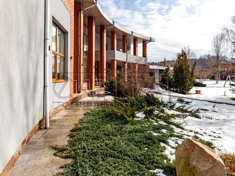 будинок за адресою Небесної Сотні вул. (Паризької Комуни)