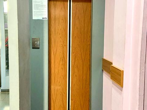 комерційна за адресою Євгена Коновальця вул. (Щорса), 31