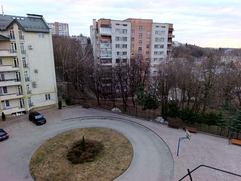 квартира за адресою Олександра Олеся вул., 25д