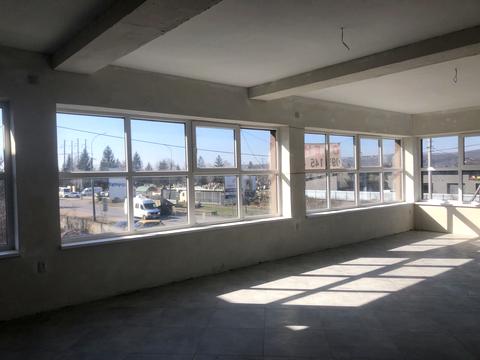 комерційна за адресою Головна, 10