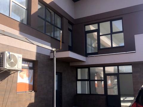 комерційна за адресою Головна, 10