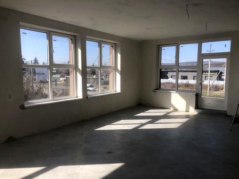 комерційна за адресою Головна, 10