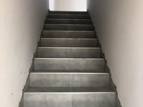 комерційна за адресою Головна, 10