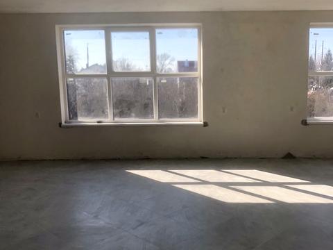 комерційна за адресою Головна, 10