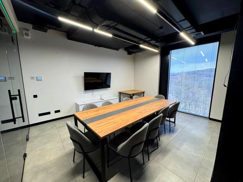 комерційна за адресою Красилівська вул., 11