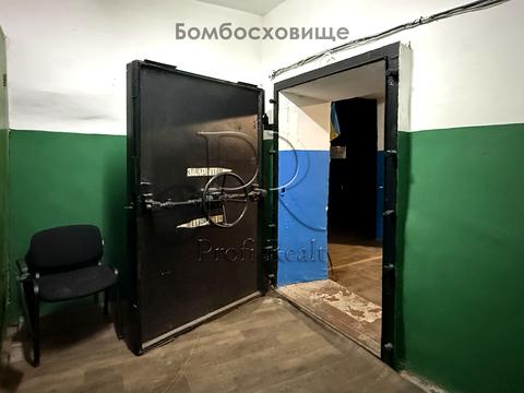 комерційна за адресою Василя Макуха вул. (Івана Шевцова), 1