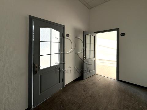 комерційна за адресою Василя Макуха вул. (Івана Шевцова), 1