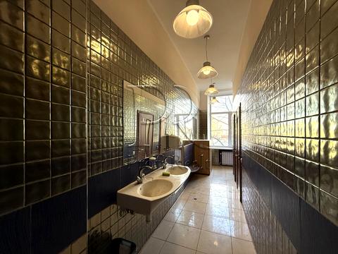 комерційна за адресою Василя Макуха вул. (Івана Шевцова), 1