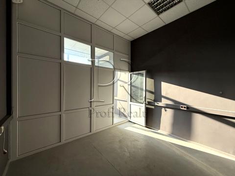 комерційна за адресою Василя Макуха вул. (Івана Шевцова), 1