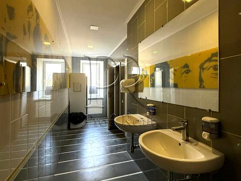 комерційна за адресою Василя Макуха вул. (Івана Шевцова), 1