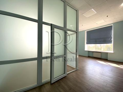 комерційна за адресою Василя Макуха вул. (Івана Шевцова), 1