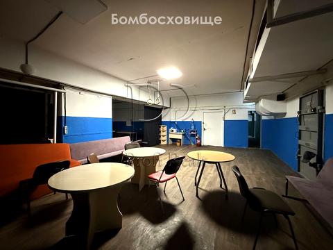 комерційна за адресою Василя Макуха вул. (Івана Шевцова), 1