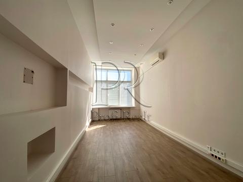 комерційна за адресою Василя Макуха вул. (Івана Шевцова), 1