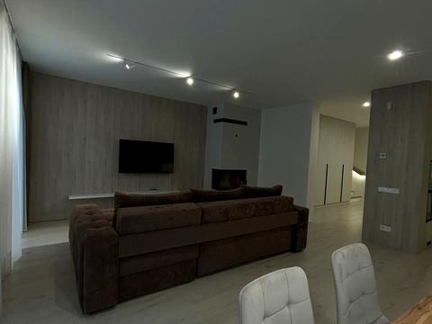 дом по адресу Независимости Украины ул., 64