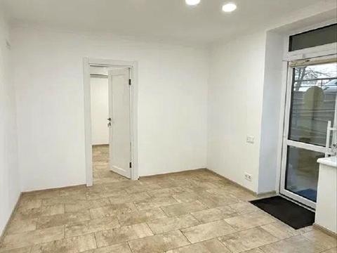 комерційна за адресою Леоніда Перфецького вул., 2а