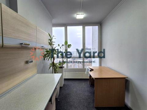 коммерческая по адресу Берестейське шоссе (Брест-Литовське), 107