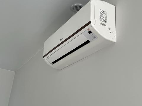 комерційна за адресою Лесі Українки бульв., 7-А