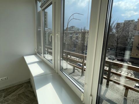 комерційна за адресою Лесі Українки бульв., 7-А