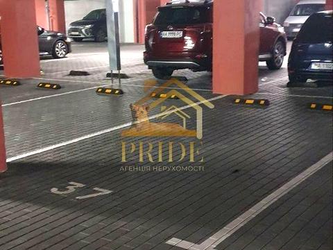 паркомісце за адресою Набережно-Рибальська дорога вул., 27