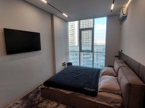 1860186683975626