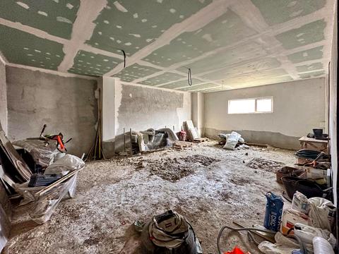 комерційна за адресою Дрогобицька вул., 10