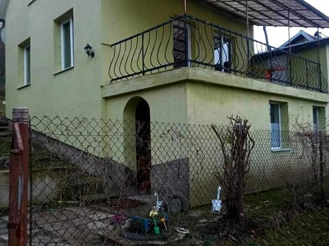 дом по адресу Коновальця