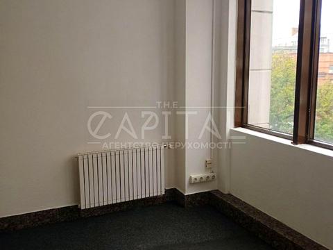 комерційна за адресою Володимирська вул., 57