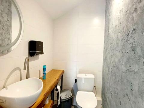 комерційна за адресою Грушевського вул., 57