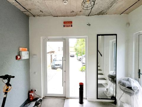 комерційна за адресою Грушевського вул., 57