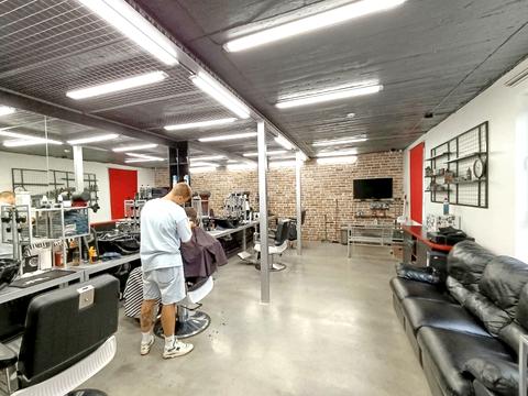 комерційна за адресою Грушевського вул., 57