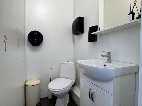 комерційна за адресою Свято-Покровська вул. (Леніна), 42