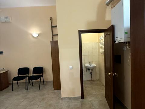 комерційна за адресою Братів Міхновських вул. (Московська), 10
