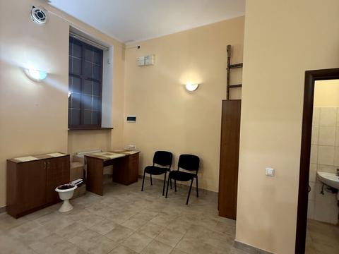 комерційна за адресою Братів Міхновських вул. (Московська), 10