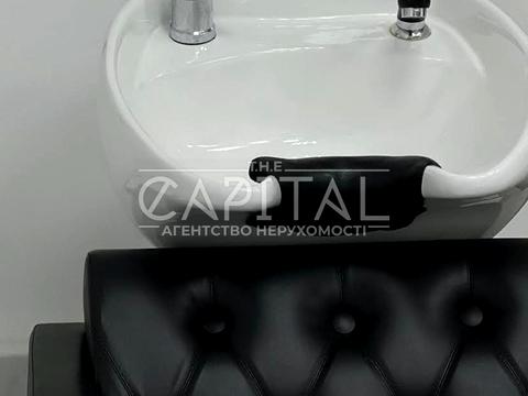 комерційна за адресою Анни Ахматової вул., 35