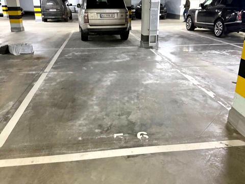 паркомісце за адресою Андрія Верхогляда вул. (Михайла Драгомирова), 14