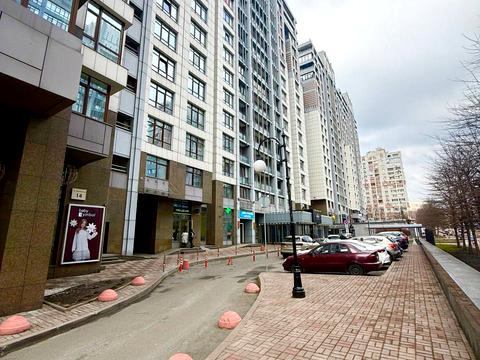 паркомісце за адресою Андрія Верхогляда вул. (Михайла Драгомирова), 14