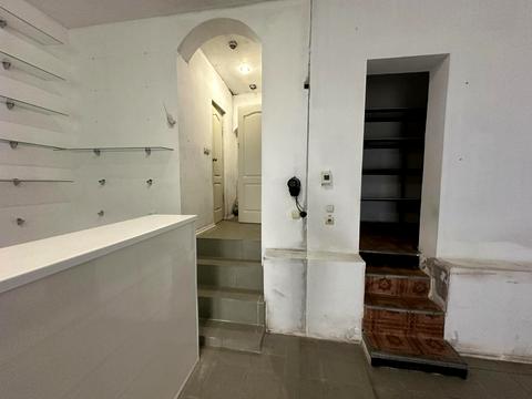 комерційна за адресою Левка Лук'яненка вул. (Горького), 3/27